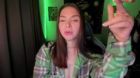 Nicol independent model online show from October 2025 07:02:01 PM