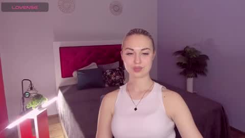 NicoleStunning online show from May 2026 05:20:01 PM