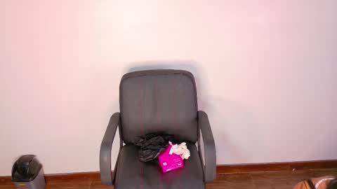 Snapshot of nicoletcherry__ chatting on November 2025 07:27:01 PM N I C O L E T online show from November 2025 07:27:01 PM