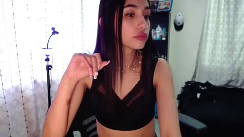 Nicole online show from November 2025 09:14:02 PM