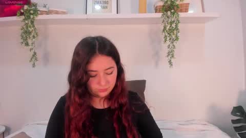 nicolle_evanss_ online show from June 2026 06:07:02 AM
