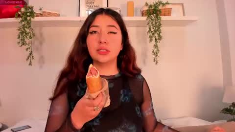 nicolle_evanss_ online show from June 2026 06:29:01 AM