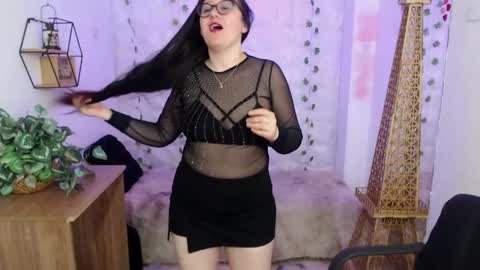 Snapshot of nicolle_silva chatting on May 2026 02:17:02 AM Nicolle online show from May 2026 02:17:02 AM