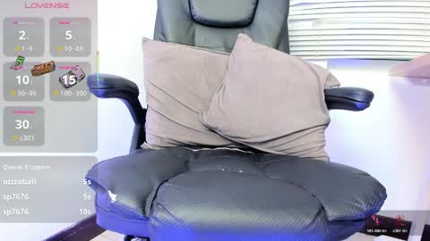 nicolle_smithh_ online show from May 2026 11:59:01 AM