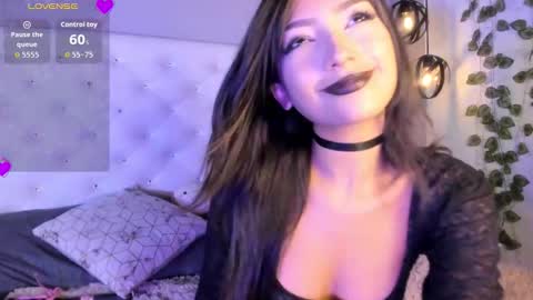 Nicolle online show from March 2026 01:38:02 PM