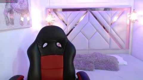 Nicollet online show from March 2026 03:23:01 AM