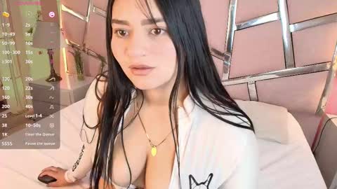 nicollevsconttei online show from December 2025 01:40:02 PM