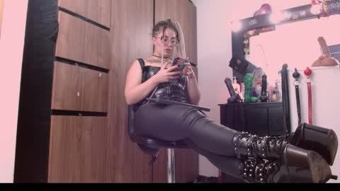 Snapshot of nicolmiss chatting on May 2026 11:34:04 PM nicolmiss online show from May 2026 11:34:04 PM