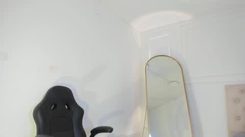 Nicol online show from February 2026 09:44:01 PM