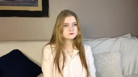 Azalea online show from November 2025 06:59:01 AM