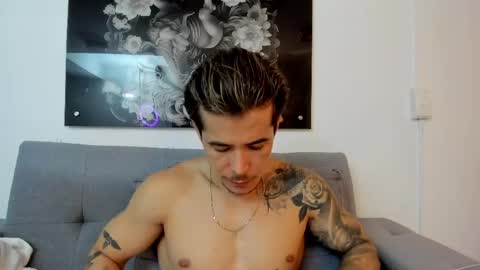 Snapshot of niickcooper chatting on May 2026 02:51:02 AM Niick online show from May 2026 02:51:02 AM