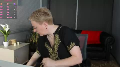 Snapshot of nika_smit chatting on June 2026 05:10:01 AM Nika online show from June 2026 05:10:01 AM