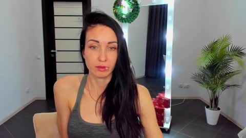 Snapshot of nikamiles chatting on December 2024 05:46:01 PM Nika online show from December 2024 05:46:01 PM