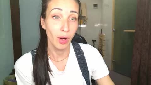 Snapshot of nikamiles chatting on November 2025 07:48:02 PM Nika online show from November 2025 07:48:02 PM