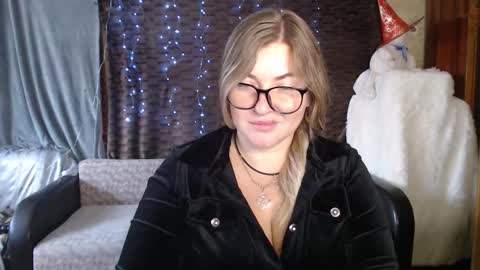 Nika online show from November 2025 05:07:02 AM