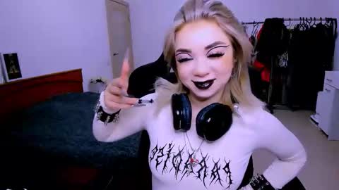 Snapshot of nikigoddesss chatting on April 2026 04:13:02 AM nikigoddesss online show from April 2026 04:13:02 AM