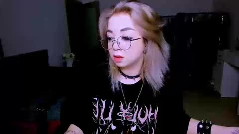 Snapshot of nikigoddesss chatting on April 2026 06:19:01 AM nikigoddesss online show from April 2026 06:19:01 AM