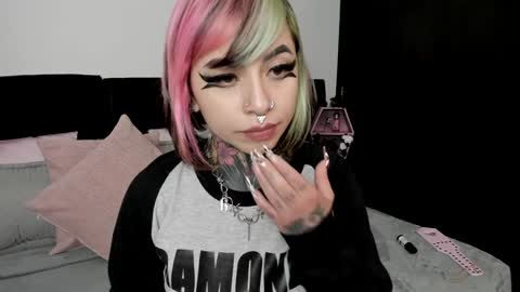 Nikki Ramone   online show from January 2025 03:01:02 PM