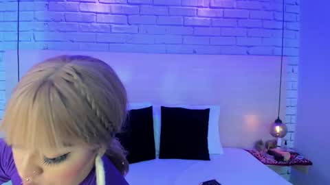 Nikky Dean online show from September 2025 03:17:02 AM