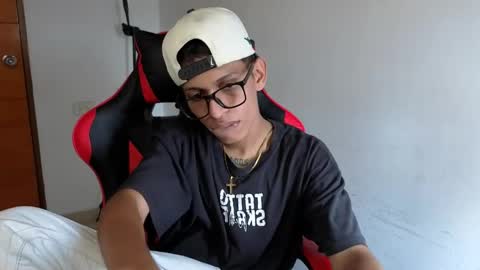 niklaus_wolf online show from March 2026 03:28:01 PM