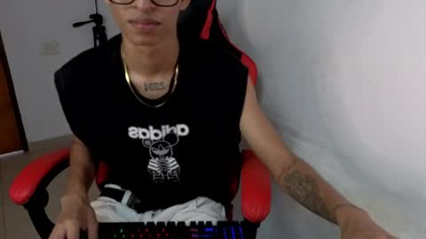 niklaus_wolf online show from April 2026 05:03:02 PM