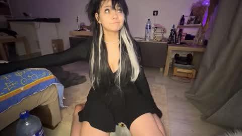 nikoli_naw online show from December 2025 12:07:02 AM