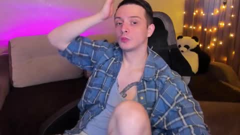 Nikolos online show from January 2025 07:39:01 PM