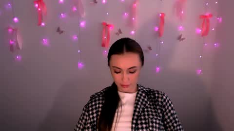 Snapshot of nikonara_ chatting on June 2026 02:05:01 PM nikonara_ online show from June 2026 02:05:01 PM