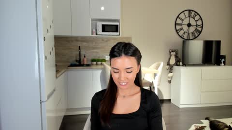 Bella online show from January 2025 05:27:01 PM