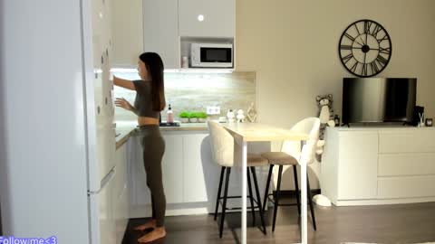 Bella online show from January 2025 10:11:02 PM