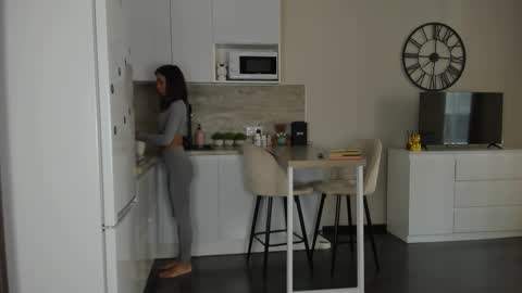 Bella online show from September 2025 01:24:02 PM