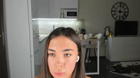 Bella online show from October 2025 07:16:01 PM