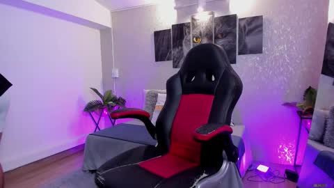 Nils online show from October 2025 02:21:01 AM