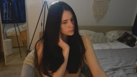 Jennet online show from November 2025 05:23:02 PM