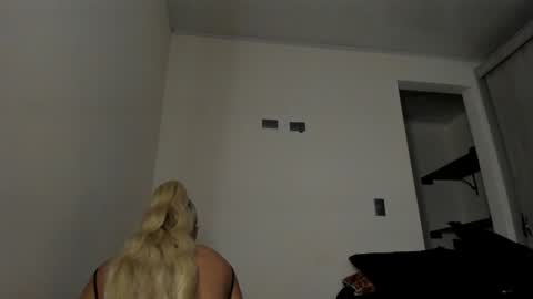 Snapshot of nina_fuentes chatting on December 2024 01:03:02 AM Catalina online show from December 2024 01:03:02 AM