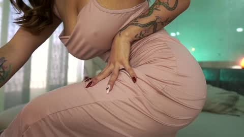 Snapshot of nina_mon chatting on December 2024 05:15:01 PM Angie online show from December 2024 05:15:01 PM