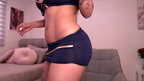 Snapshot of nina_mon chatting on October 2025 09:03:02 PM Angie online show from October 2025 09:03:02 PM