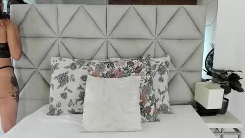  Nina  online show from October 2025 08:53:02 PM