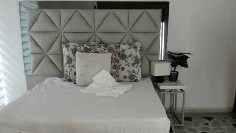  Nina  online show from November 2025 08:31:01 PM