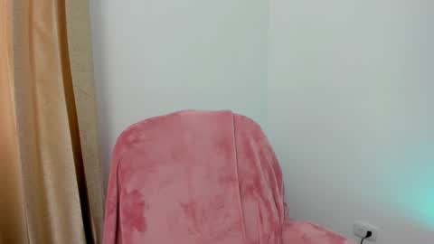 Nina online show from September 2025 12:32:02 PM