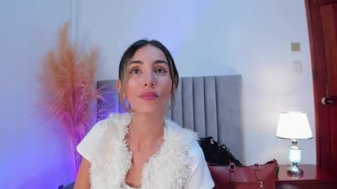 Nina online show from December 2024 05:59:02 PM