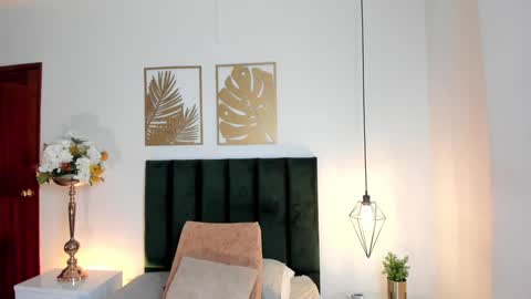 Nina online show from January 2025 06:18:01 PM