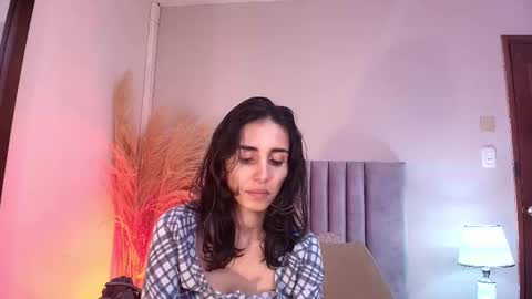Nina online show from September 2025 06:02:02 PM