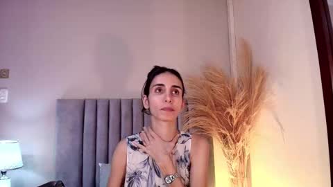 Nina online show from October 2025 06:08:02 PM