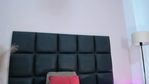 Nina online show from October 2025 06:20:02 PM