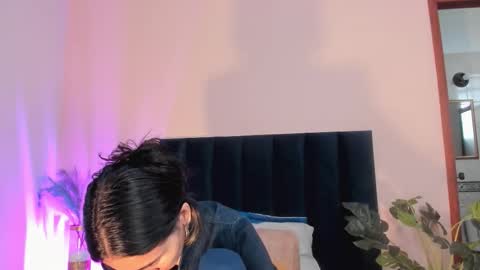 Nina online show from December 2025 06:26:01 PM