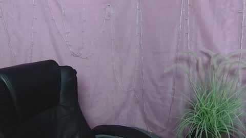 Snapshot of ninaflawlees chatting on May 2026 12:10:01 PM ninaflawlees online show from May 2026 12:10:01 PM