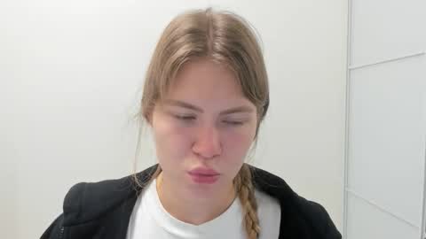 ninarihh online show from October 2025 08:44:02 AM