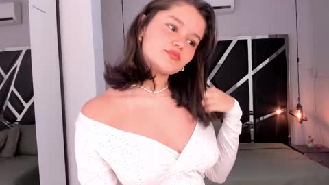 nini_solei online show from May 2026 07:31:02 PM