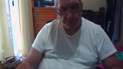 Dennis online show from October 2025 03:45:02 PM